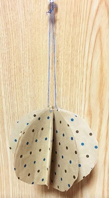 包装紙のクリスマスオーナメント 手作り