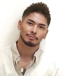 男子 くせ毛 モヒカンボウズ